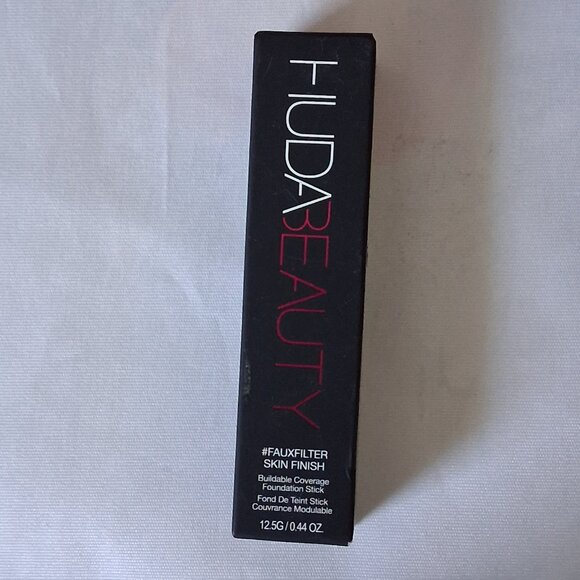 Huda Beauty Churro 415N Buildable Coverage Foundation Stick NIB - Picture 2 of 2